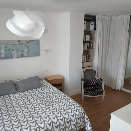 Maison Au Calme 900 M De La 度假居